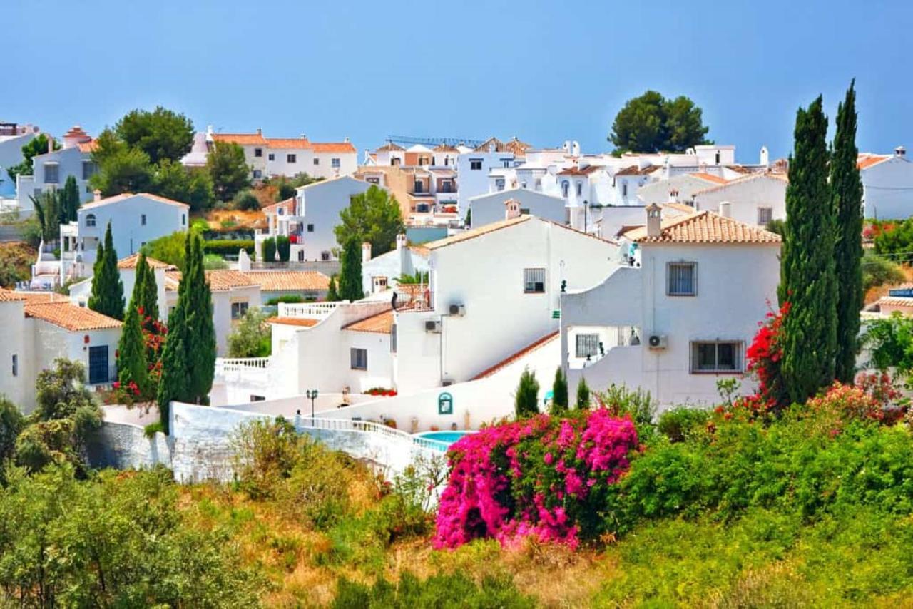 Casa Kaluel Adosado Blanco Ferienhaus Nerja